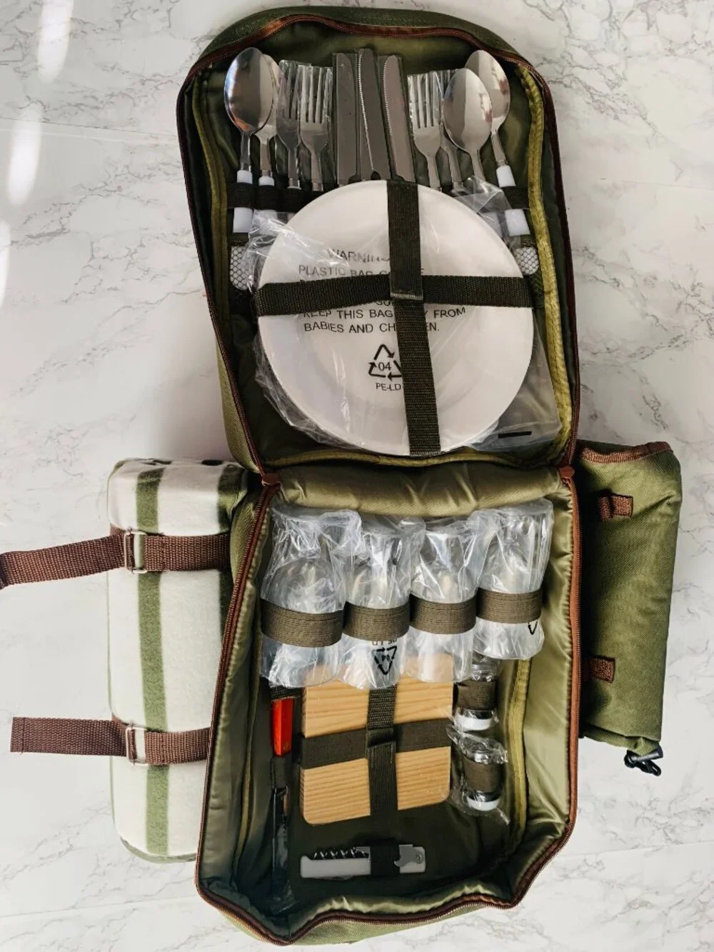 Ciroa Day Out Essentials Picnic Backpack Green Brown Trim Insulated Outdoor Set